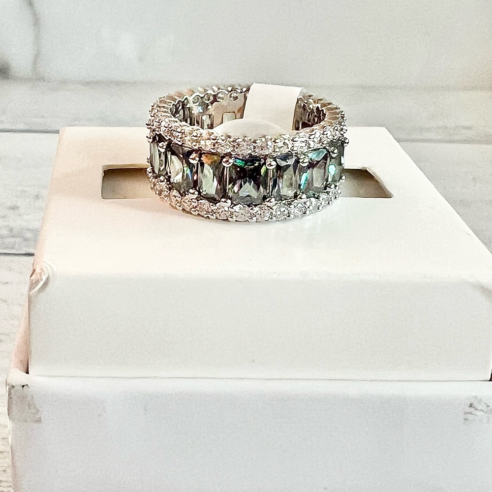 Elegant Silver Crystal Band Ring